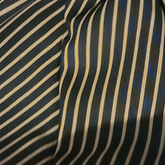 Blouse - Picture 2 of 3